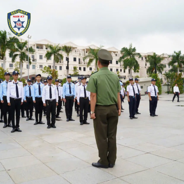 Bảo vệ dịch vụ thường vượt trội hơn về mặt chuyên môn, trang thiết bị hiện đại 