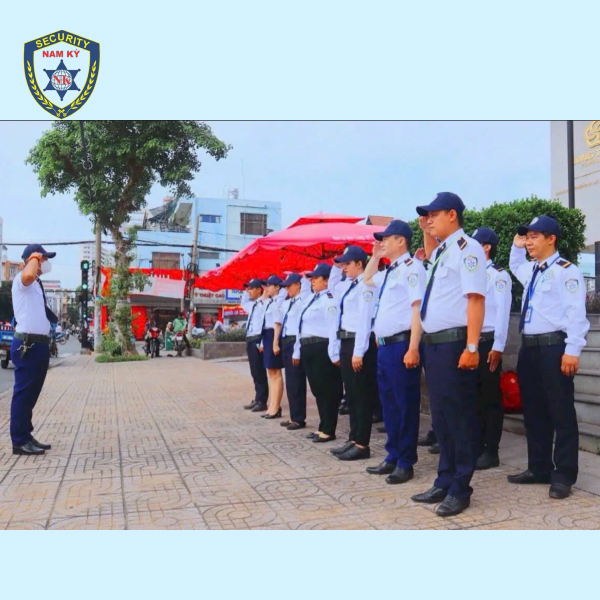 Thuê bảo vệ dịch vụ giúp giảm bớt gánh nặng quản lý nhân sự để tập trung phát triển kinh doanh chính