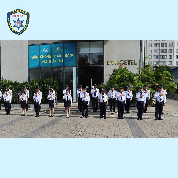 Nghề bảo vệ hiện nay đang cần tuyển dụng bởi nhu cầu an toàn tại các trung tâm thương mại, biệt thự, công ty ngày càng gia tăng